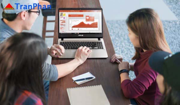 nên mua máy tính bàn hay laptop